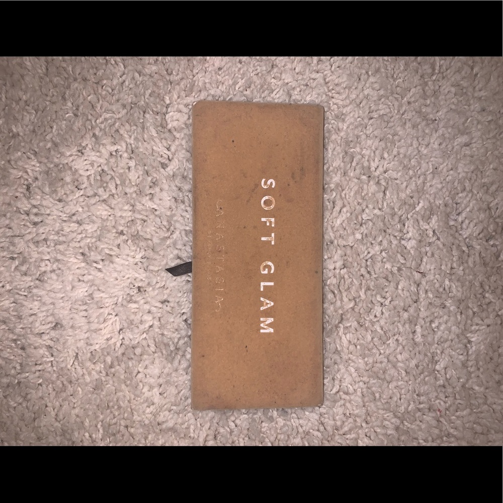 ABH SOFT GLAM PALLET